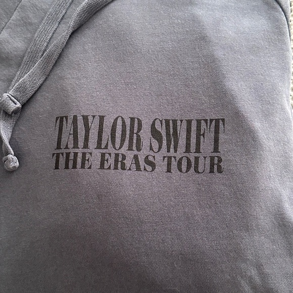 Official Taylor Swift The Eras Tour 2023/2024 Hoodie - Picture 4 of 4